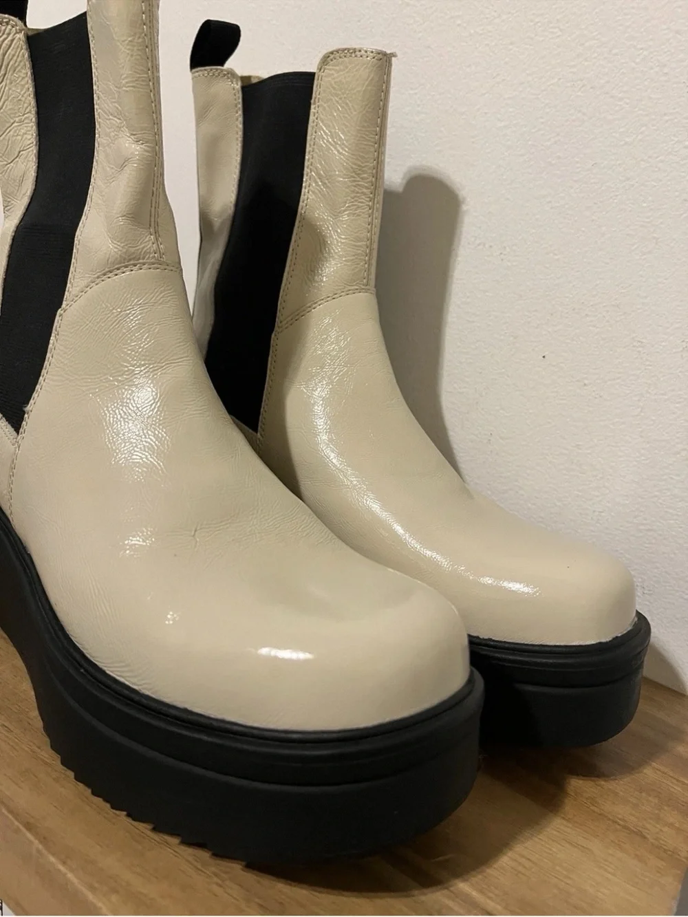 VAGABOND Tara Cream Patent Leather Chelsea Platform Boots US 41 10.5 11 G